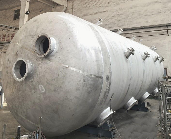 1738917818362167.jpg 不銹鋼吸附塔.jpg